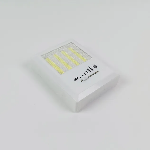 Pequena Luminária LED Brilhante e Eficiente em Energia para Segurança Noturna