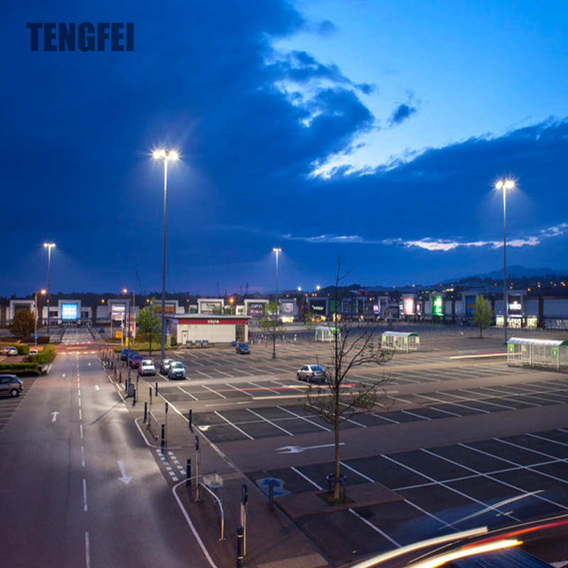 Disponível 15m-50m Tengfei 15m Iluminação de Alto Mastro Galvanizada Comercial da China