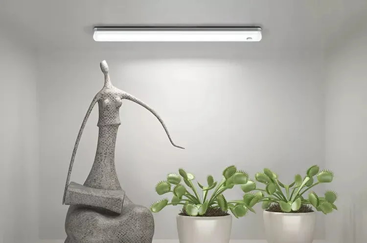 Luz Puck Sem Fio com Sensor de Movimento Tipo-C Recarregável da China para Armário de Cozinha LED