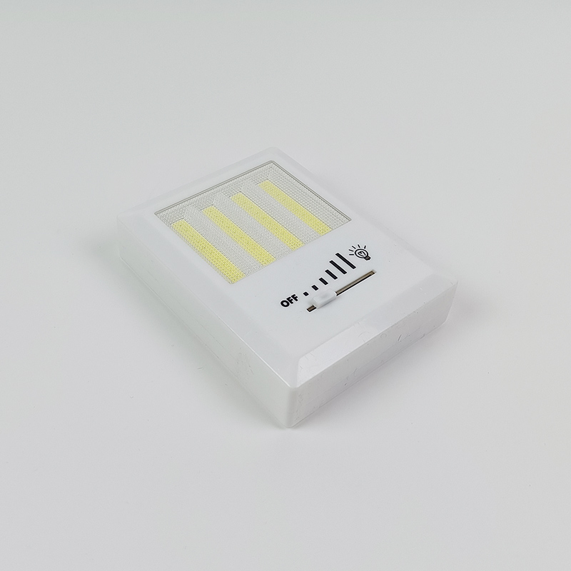 Pequena Luminária LED Brilhante e Eficiente em Energia para Segurança Noturna