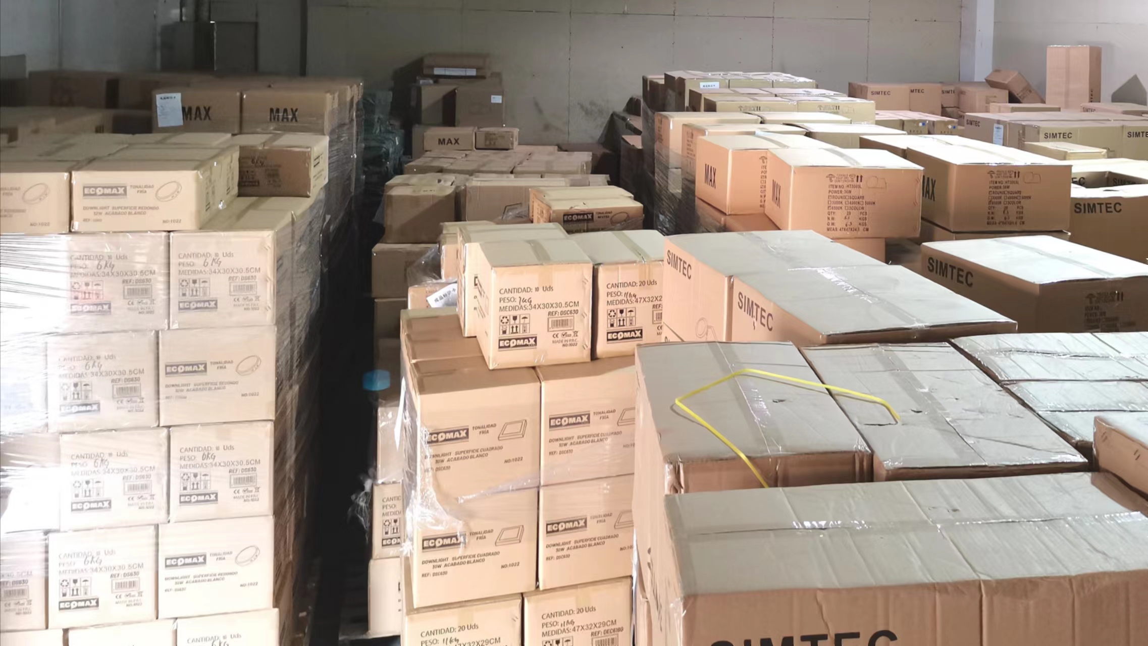 Armazém Organizado e Logística Segura Voight Lighting
