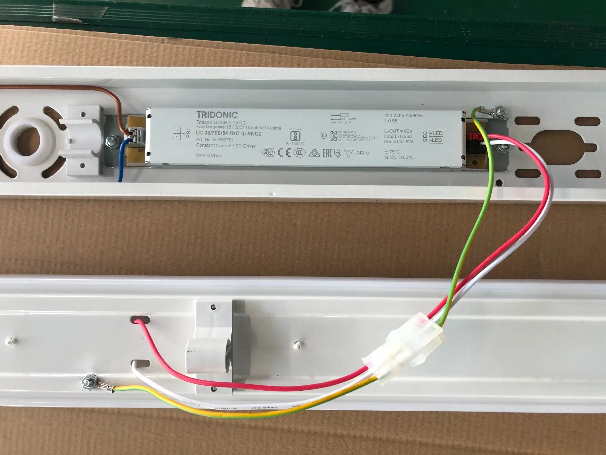 Venda Direta Estilo Moderno Luz Linear LED Dimerizável Sem Flicker para Escritório Arquitetônico