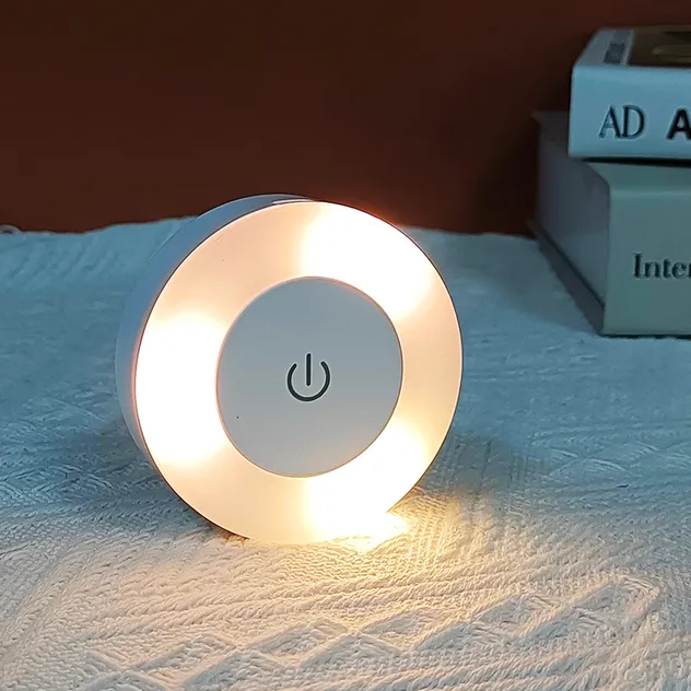 Pequena Luminária LED Brilhante e Eficiente em Energia para Segurança Noturna