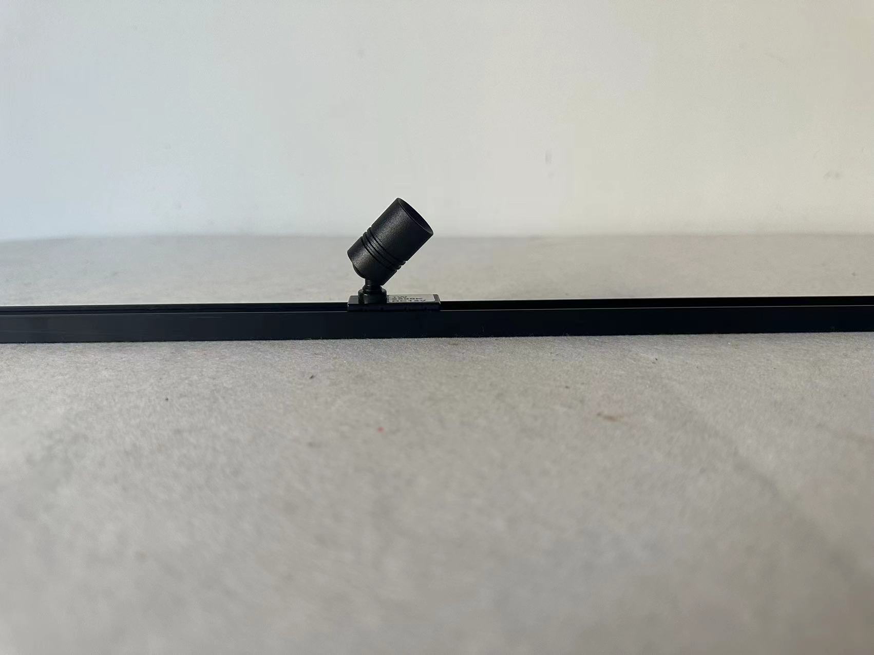 Adjustable head feature