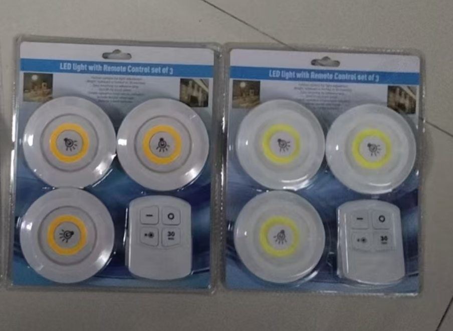 Battery Operated Dimmable LED Under Cabinet Light COB LED Puck Lights Closets Lights with Remote Control for Wardrobe Bathroom