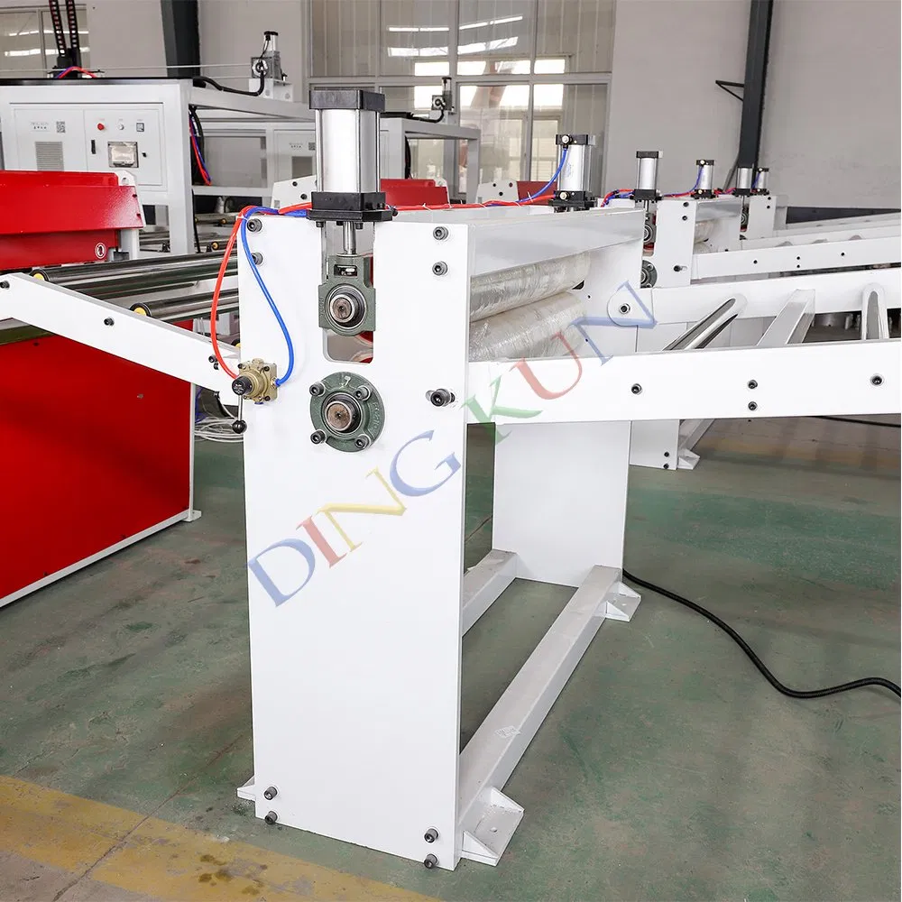 ورقة جدارية مزخرفة من الرخام الصناعي PVC UV لوح زخرفي ماكينة تصنيع بلاستيك لإنتاج الأرضيات SPC LVT بسعر المصنع