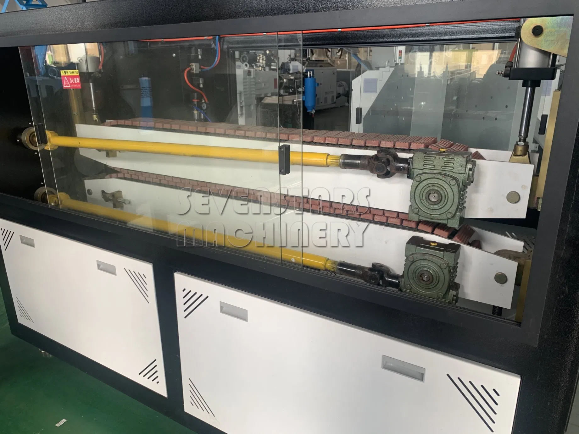 خط إنتاج أنابيب PVC آلة بثق البلاستيك أنبوب UPVC عالية الأتمتة لآلة بثق أنابيب PVC