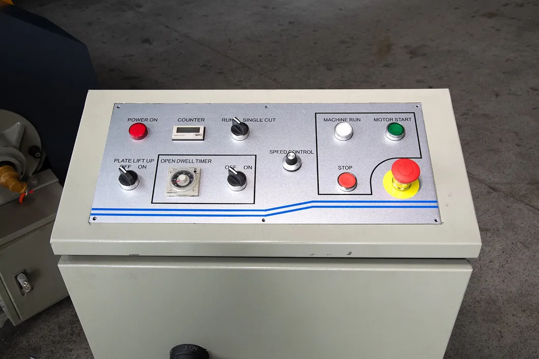 Ml1200 آلة قطع الورق اليدوية الثقيلة لقص وتشكيل الكرتون