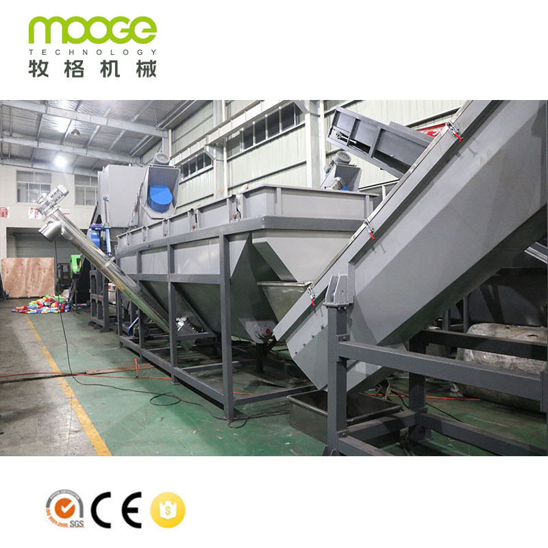 خط إنتاج سحق وغسل وإعادة تدوير زجاجات البلاستيك من نوع HDPE وLDPE وPP وPE وPET وقطع الفيلم والأكياس المنسوجة