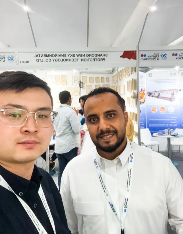 عرض آلات طرد البلاستيك في المعرض