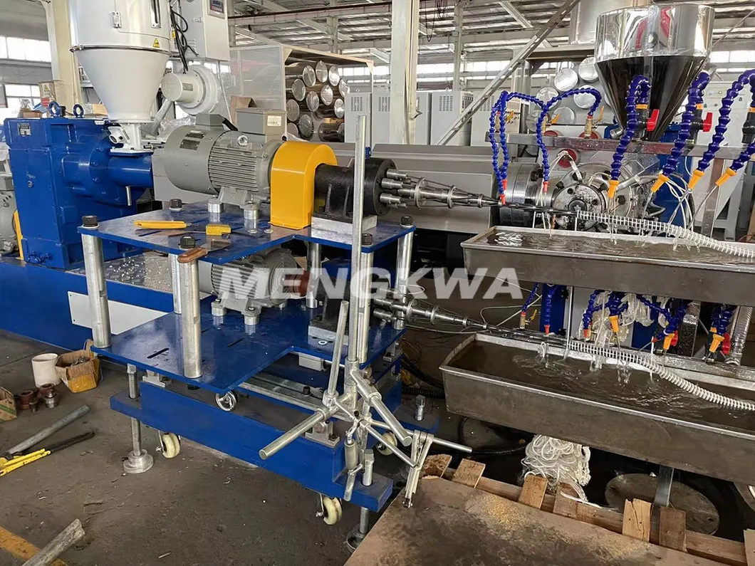 خط إنتاج خرطوم شفط PVC بجودة تلقائية، آلة تصنيع أنابيب مرنة حلزونية باستخدام برغي مفرد
