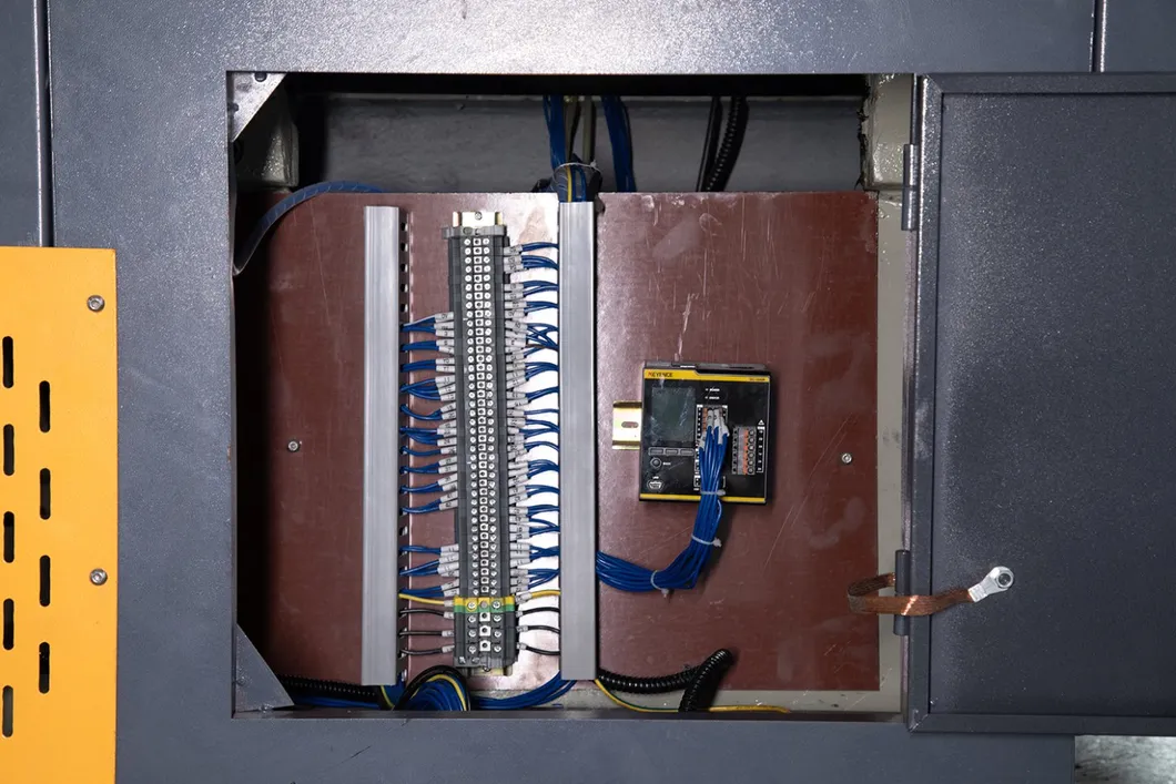 Ml1200 آلة قطع الورق اليدوية الثقيلة لقص وتشكيل الكرتون