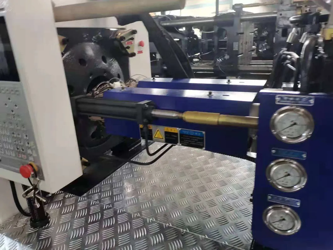 آلة تصنيع ملحقات أنابيب PVC البلاستيكية الصغيرة الاقتصادية