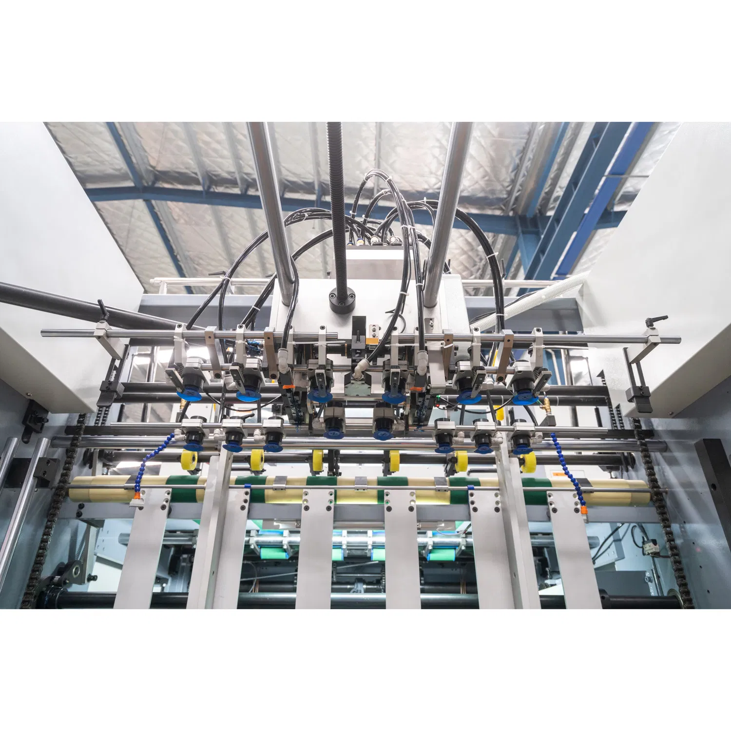 Wh-1050ss آلة قطع وقص متقدمة - نظام تفريغ فعال لتغليف دقيق آلة قطع القوالب