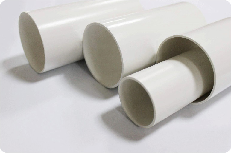 آلة أنابيب PVC البلاستيكية للبيع في تركيا سعر آلة أنابيب PVC الكهربائية خط إنتاج أنابيب PVC