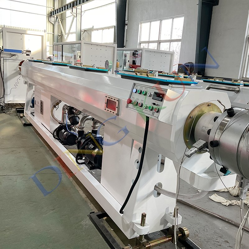 آلة تصنيع أنابيب CPVC البلاستيكية / خط إنتاج أنابيب PVC المزدوجة / آلة صنع أنابيب الق conduit الكهربائية PVC / ماكينة بثق أنابيب المياه UPVC مع السعر