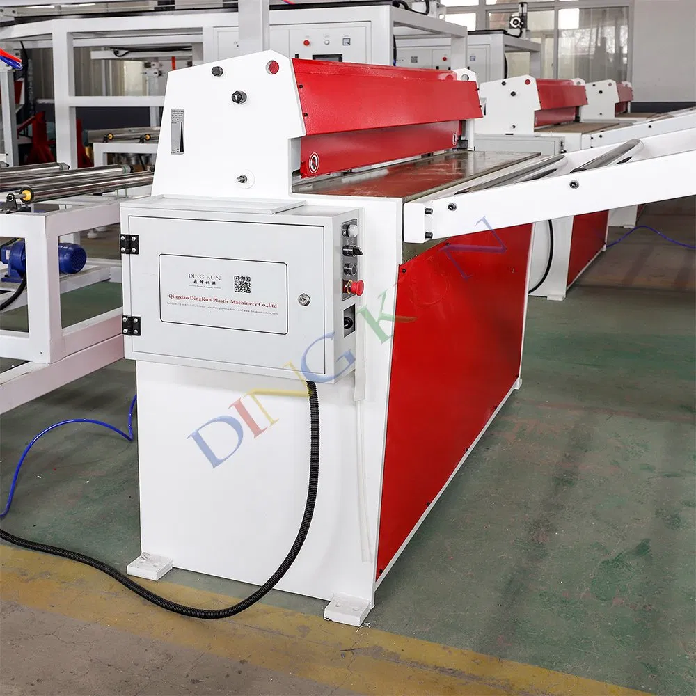 ورقة جدارية مزخرفة من الرخام الصناعي PVC UV لوح زخرفي ماكينة تصنيع بلاستيك لإنتاج الأرضيات SPC LVT بسعر المصنع