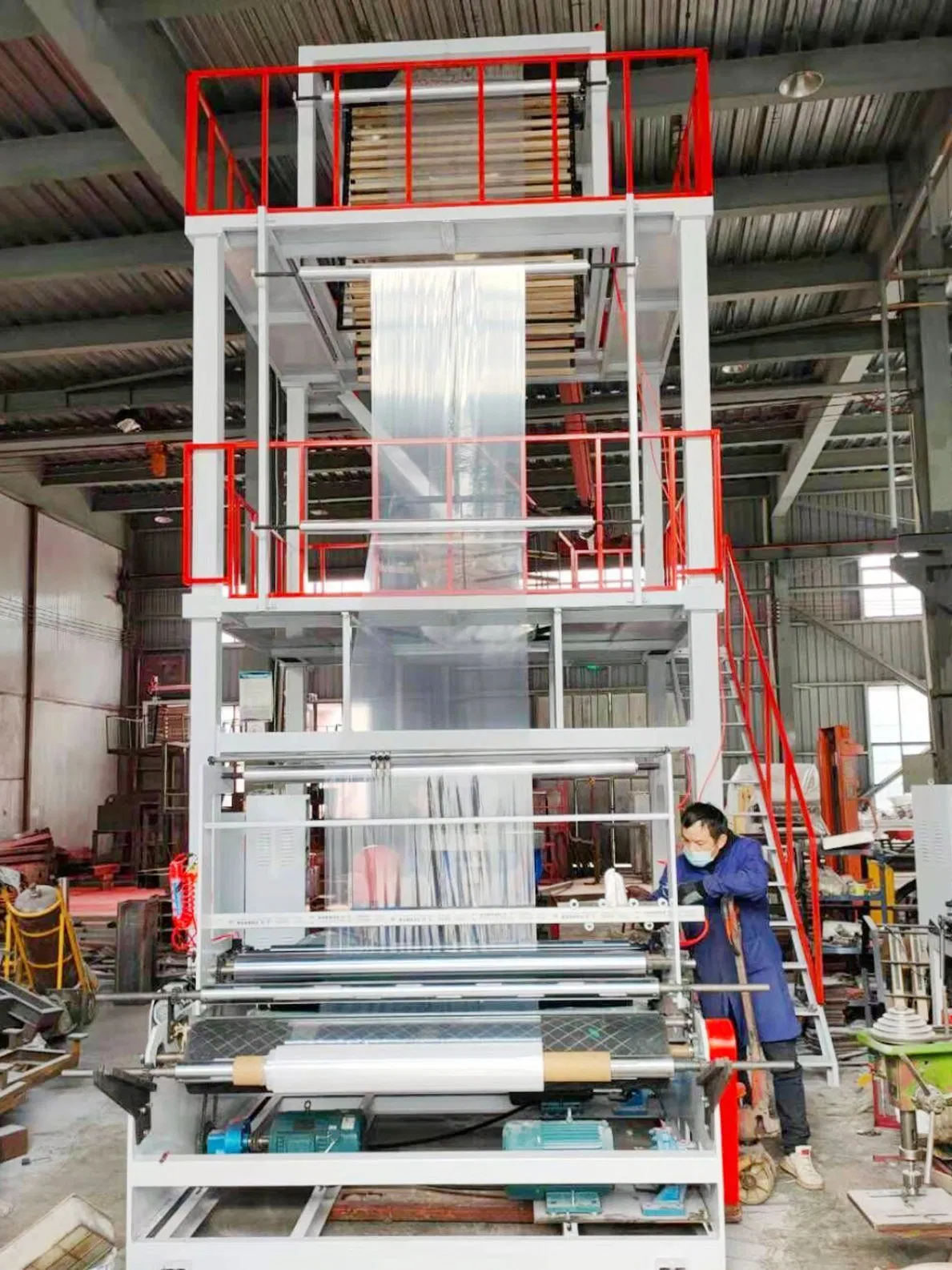 آلة نفخ الأفلام الصغيرة الأوتوماتيكية من نوع البلاستيك HDPE بعملية البثق