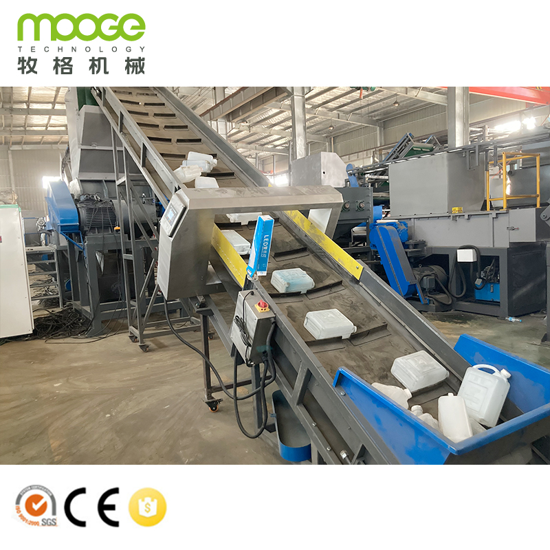 خط إنتاج سحق وغسل وإعادة تدوير زجاجات البلاستيك من نوع HDPE وLDPE وPP وPE وPET وقطع الفيلم والأكياس المنسوجة