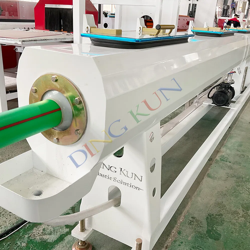 ماكينة الأنابيب HDPE