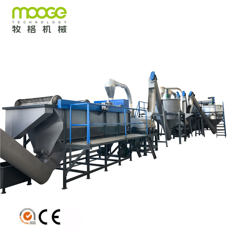 خط إنتاج إعادة تدوير سحق وغسل زجاجات بلاستيكية من PET وHDPE وقطع مطاطية وأنابيب PVC وLDPE وLLDPE وPP وأفلام PE وأكياس منسوجة ضخمة