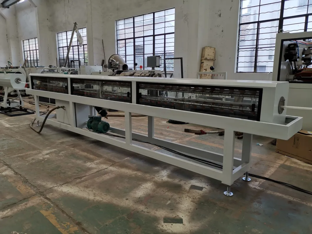 آلة إنتاج خط بثق أنابيب الغاز/الماء من البلاستيك PE/PP/HDPE/PVC/PPR Pert