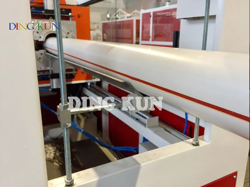 آلة تصنيع أنابيب CPVC البلاستيكية / خط إنتاج الأنابيب المزدوجة من PVC / آلة تصنيع أنابيب الق conduit الكهربائية من PVC / آلة WPC