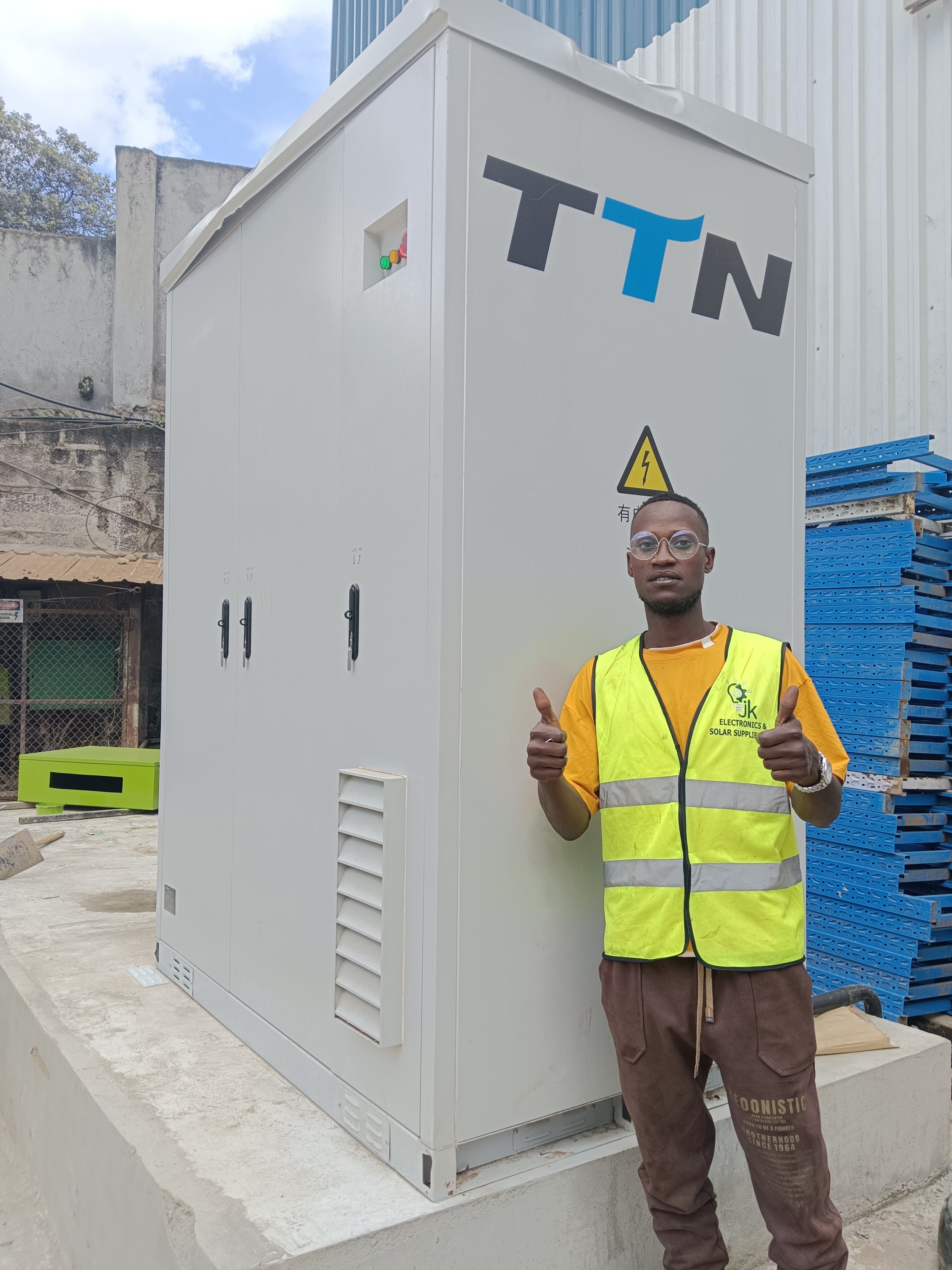 100kWh 215kWh 261kWh Outdoor Cabinet Industrial System Commercial Lifepo4 Battery 372kwh Bess High Voltage Energy Storage Bess
