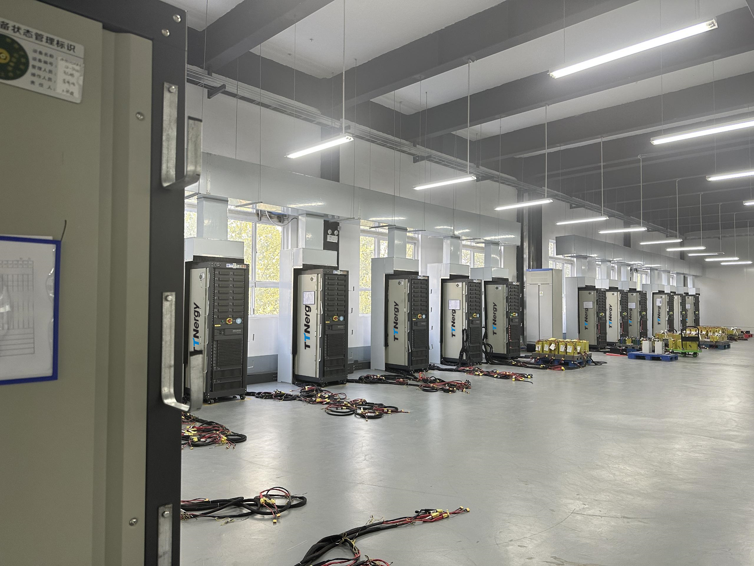 100kWh 215kWh 261kWh Outdoor Cabinet Industrial System Commercial Lifepo4 Battery 372kwh Bess High Voltage Energy Storage Bess