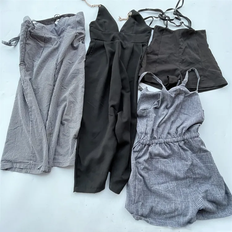 Roupas Usadas Macacão Feminino Detalhe 1