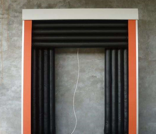 Retract Logistics Warehouse or Loading Bays PVC Polyester Fabric Air Bag Retractable Loading Equipment Curtain Rubber Inflatable Dock Shelter Door Seal