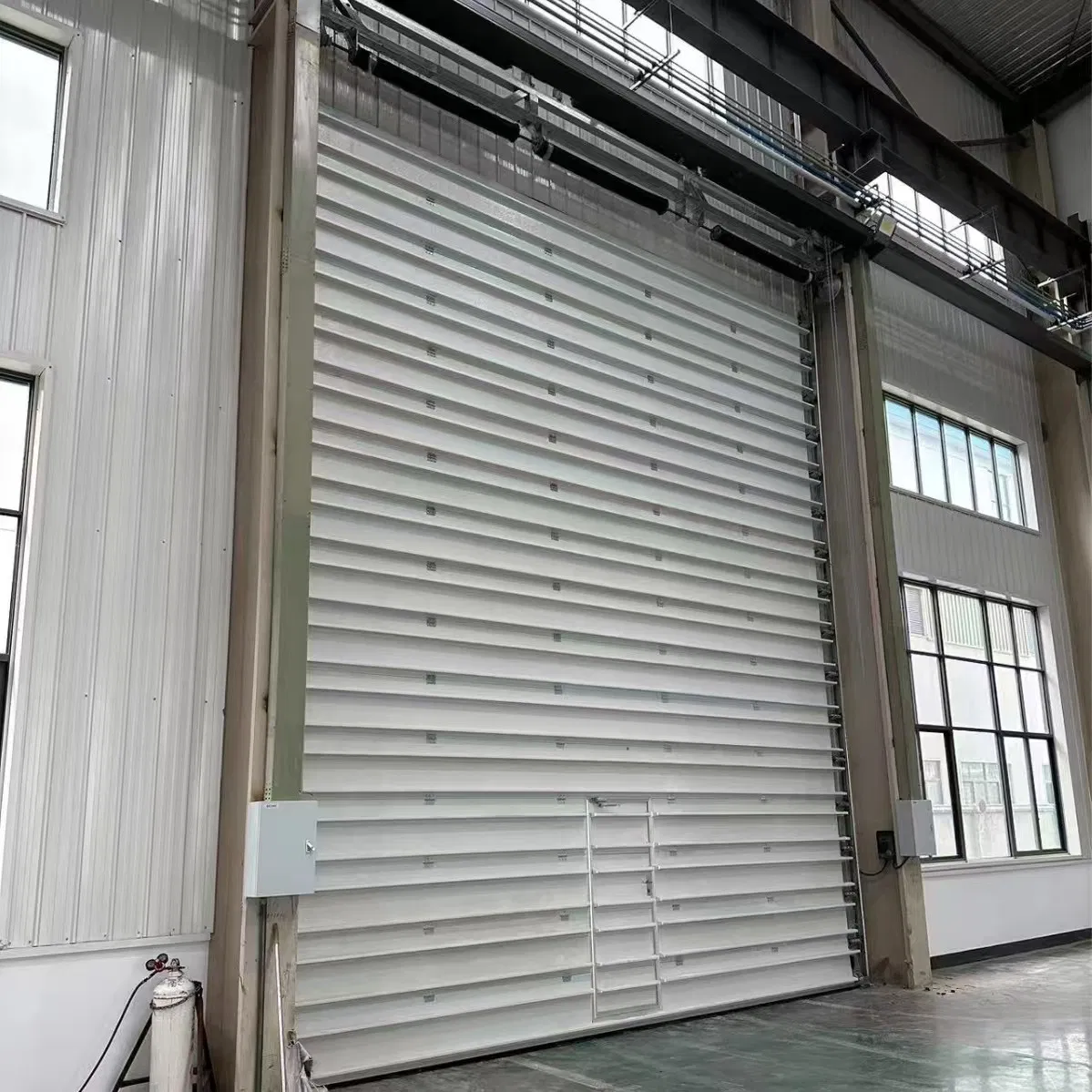 Steel Insulated Vertical Lifting Sliding Roll up Metal Sectional Automatic Industrial Overhead Lift Door for Warehouse