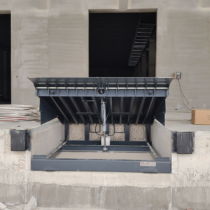 High Strength Industrial Container Hydraulic Unit Dock Leveler with 40mm Telescopic Lip for Truck