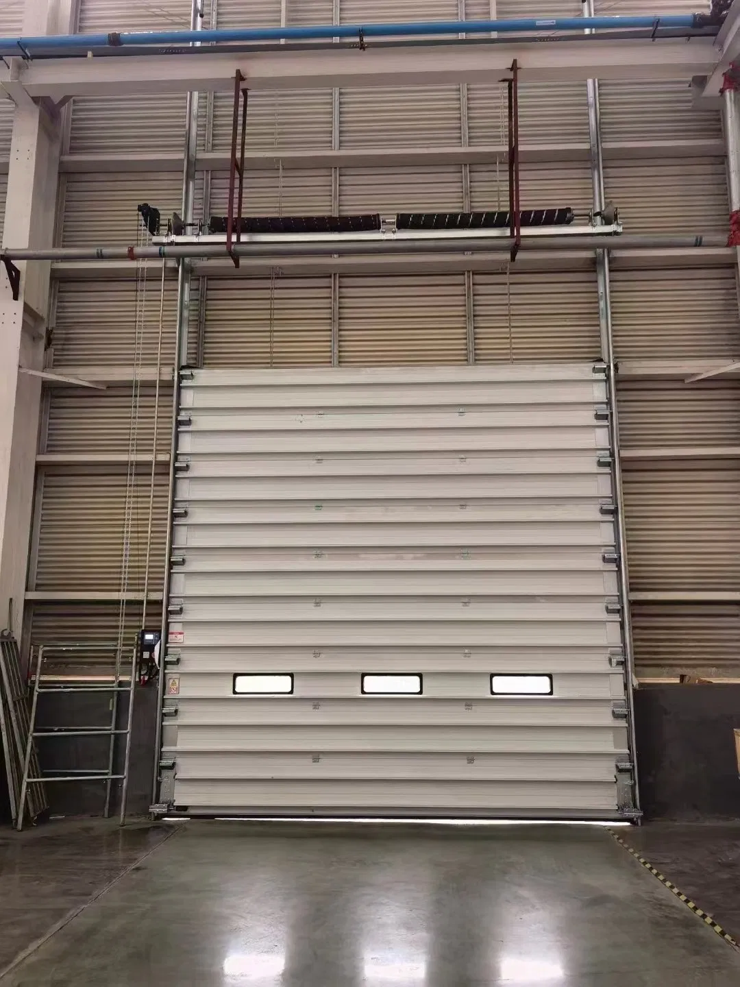 Customized Size40mm/ 50mm Sandwich Construction Steel PU Foam Steel Insulation Sectional Vertical Lift Overhead Automatic Industrial Doors