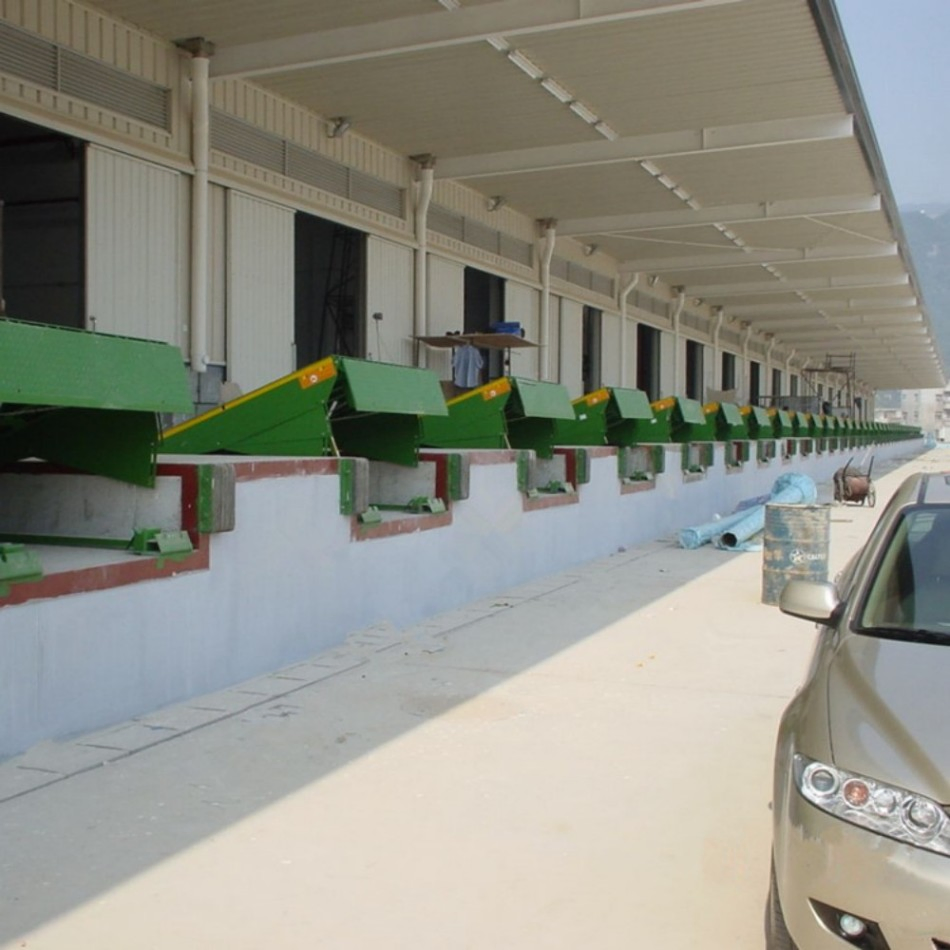 Professional Manufacturer Fixed Small Swing Lip Dock Leveler Telescopic Automatic Vertical Dock Leveler with Power Unit