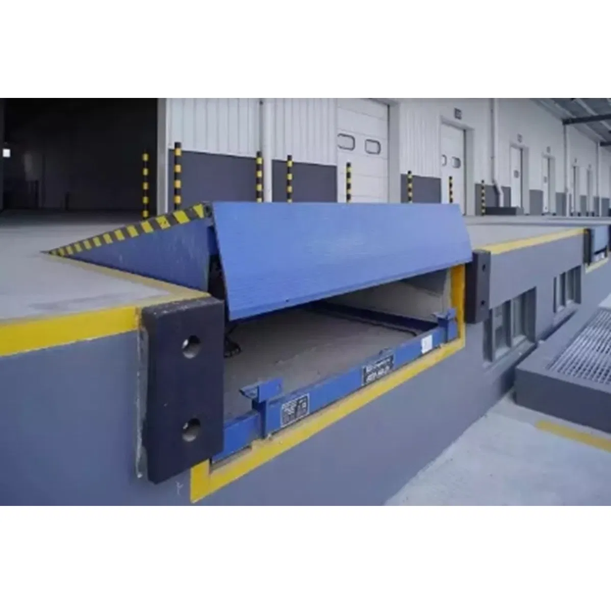 Telescopic-Lip Swinging Lip Vehicle Lift Equipment Car Lift Dock Loading Ramp Leveler Garage Equipment Loading and Unloading Device