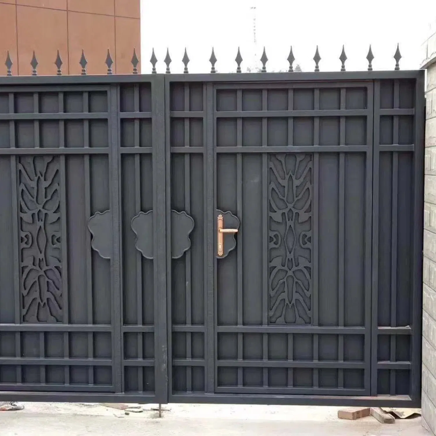 2025 Outdoor Wrought Iron Driveway Main Gate Swing Gate Design for Villa