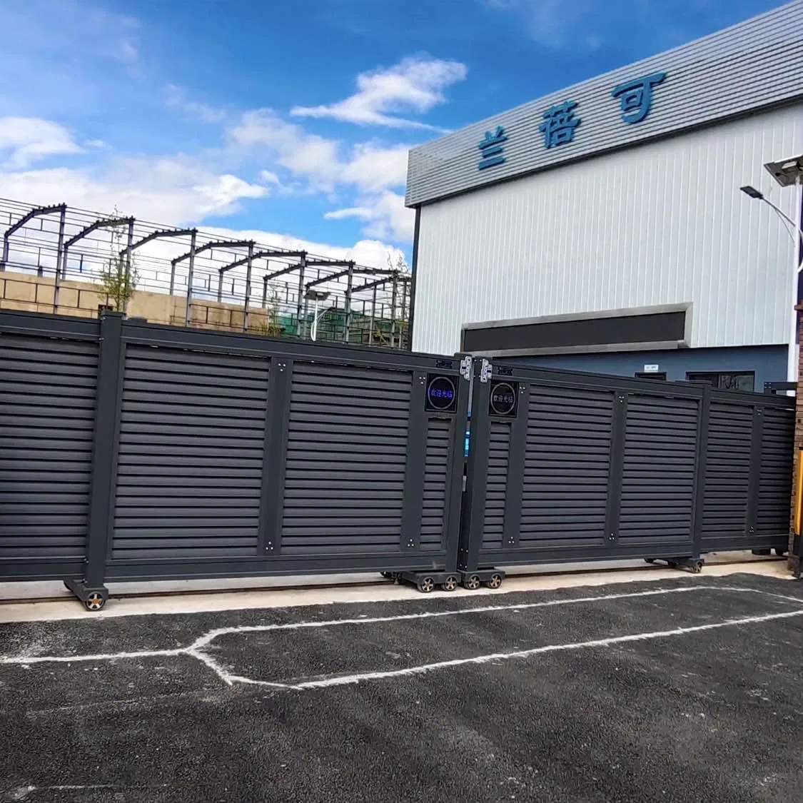 Qigong Telescopic Main Entrance Sliding Gate Aluminium Sliding Gate for Factory