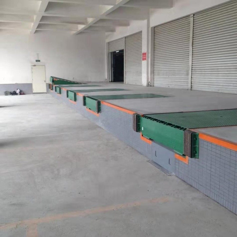 Professional Manufacturer Fixed Small Swing Lip Dock Leveler Telescopic Automatic Vertical Dock Leveler with Power Unit