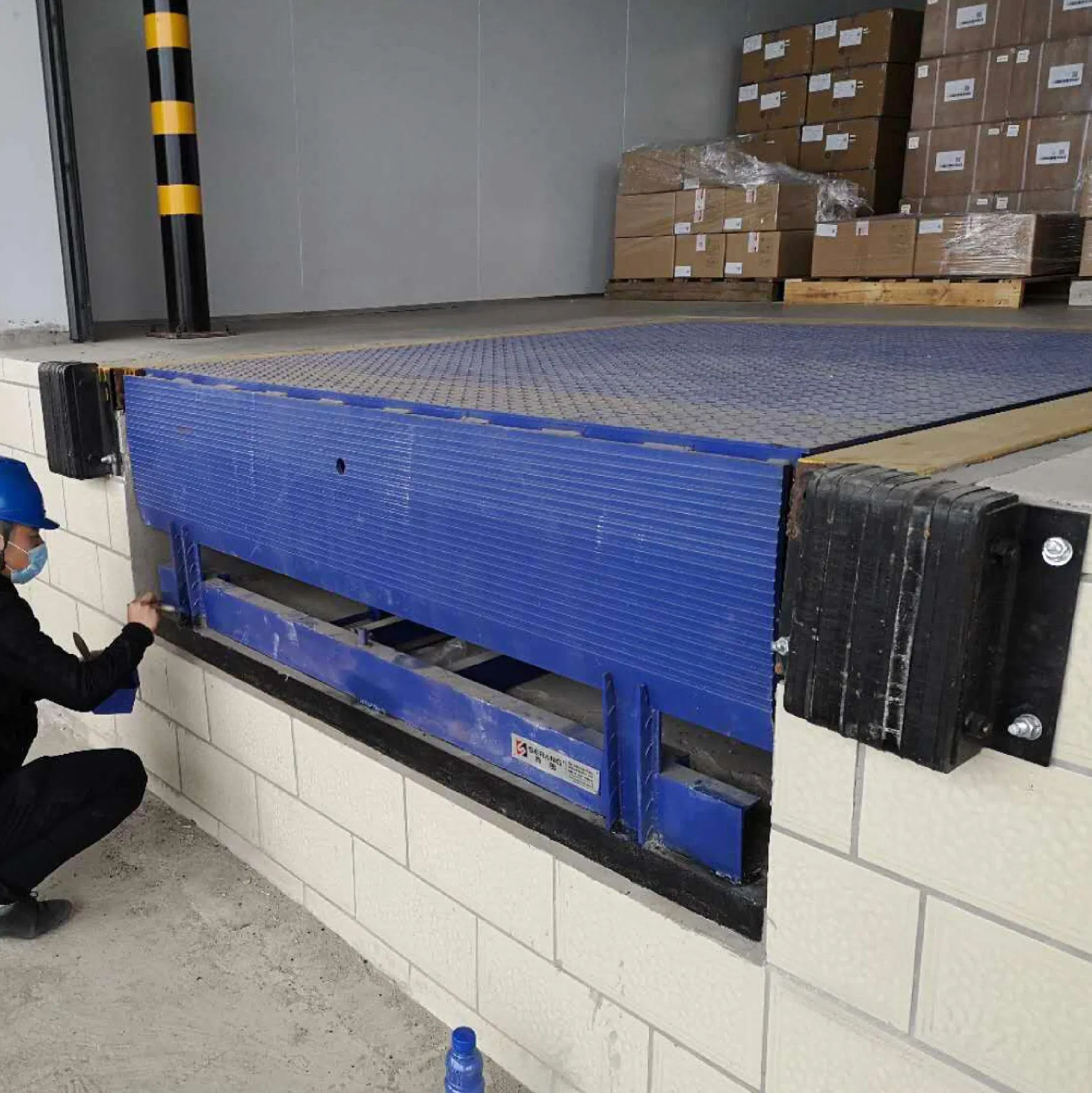 High Strength Industrial Container Hydraulic Unit Dock Leveler with 40mm Telescopic Lip for Truck