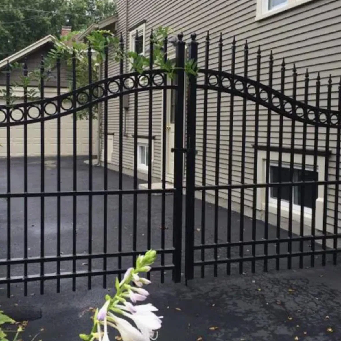 Aluminum Fence Wrought Iron Fence Aluminum Gate Driveway Gate Swing Gate Automatic Gate Sliding Gate Wrought Iron Gate