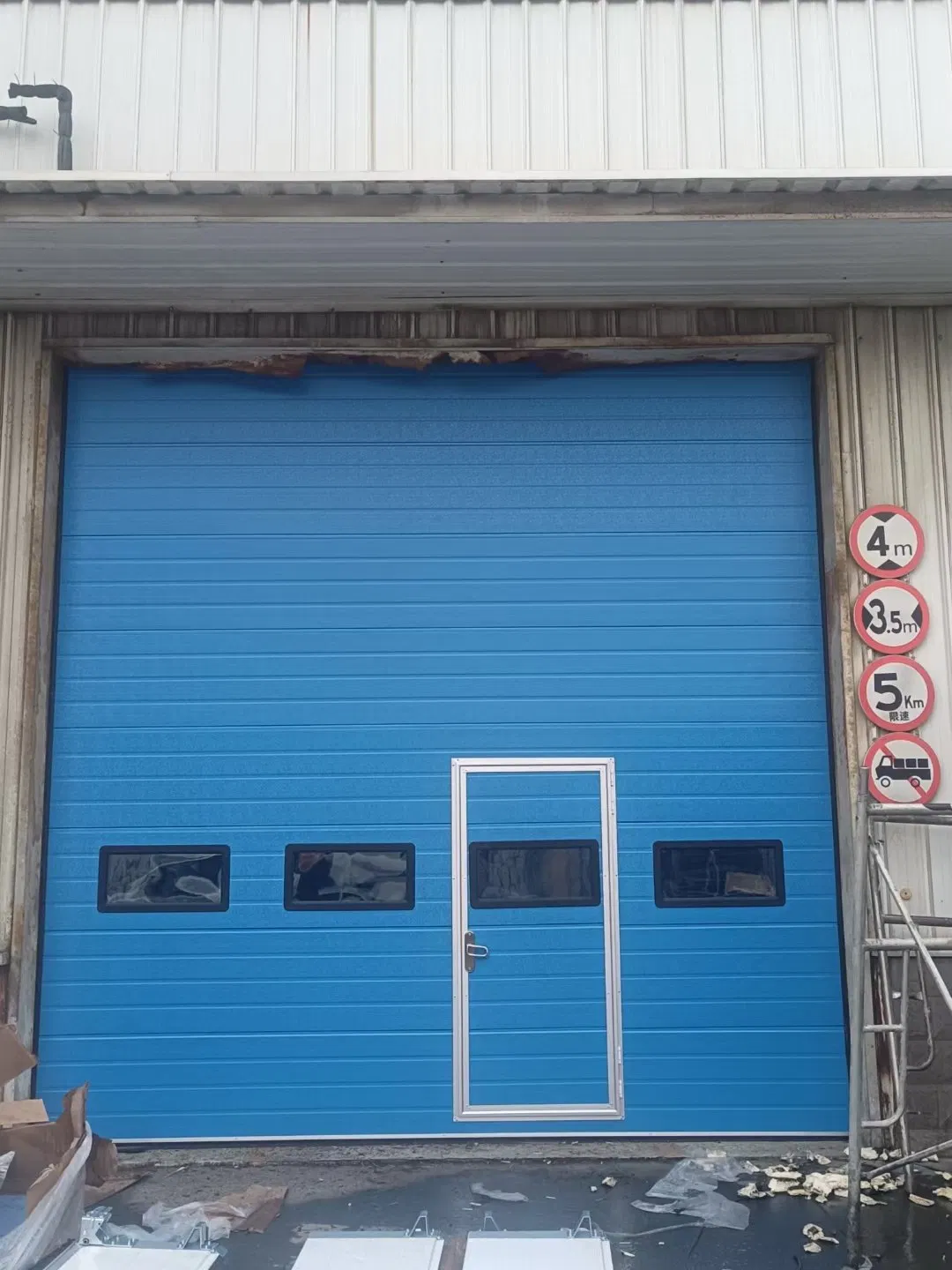 Customized Size40mm/ 50mm Sandwich Construction Steel PU Foam Steel Insulation Sectional Vertical Lift Overhead Automatic Industrial Doors