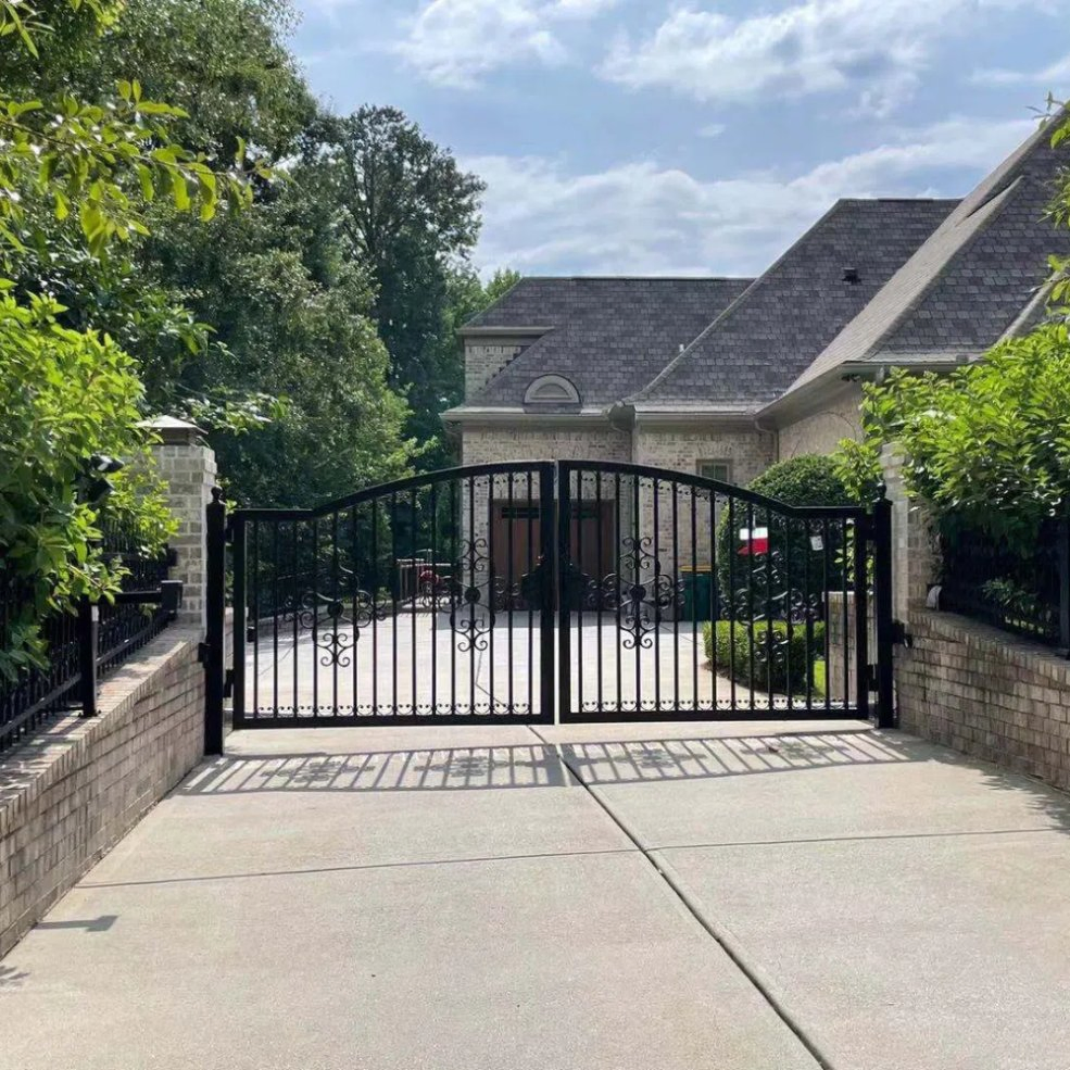 2025 Outdoor Wrought Iron Driveway Main Gate Swing Gate Design for Villa