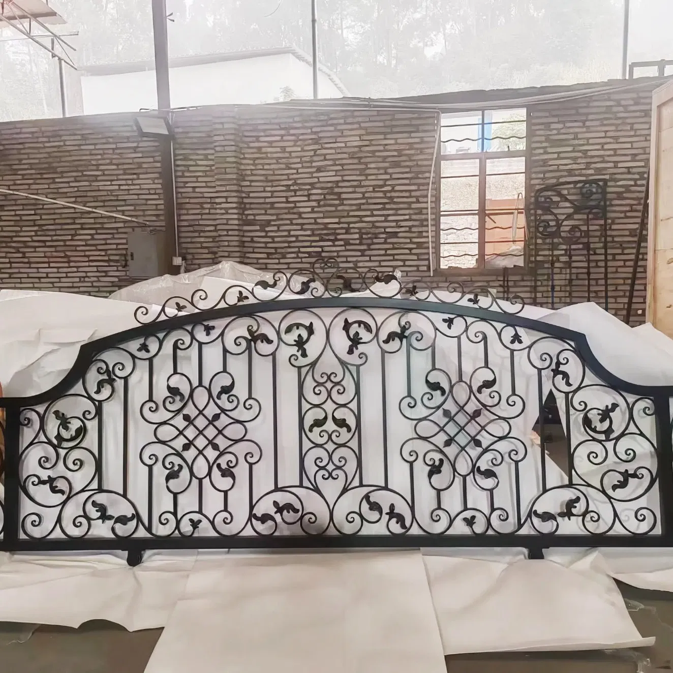 2025 Outdoor Wrought Iron Driveway Main Gate Swing Gate Design for Villa