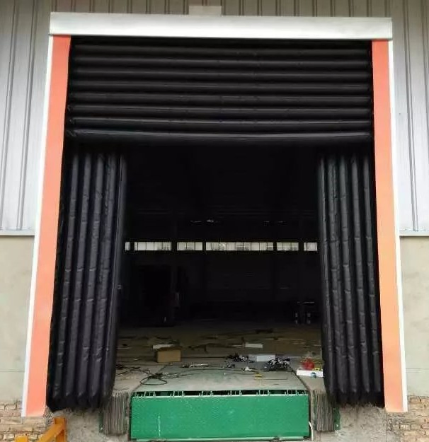 Retract Logistics Warehouse or Loading Bays PVC Polyester Fabric Air Bag Retractable Loading Equipment Curtain Rubber Inflatable Dock Shelter Door Seal