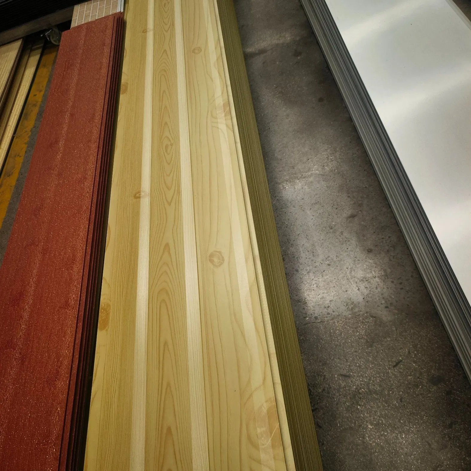 Chinese Manufacturer Wholesale Sectional 16mm 20mm 25mm Sandwich Panel Steel PU Foam Overhead Insulated Garage Door Panels for Villa