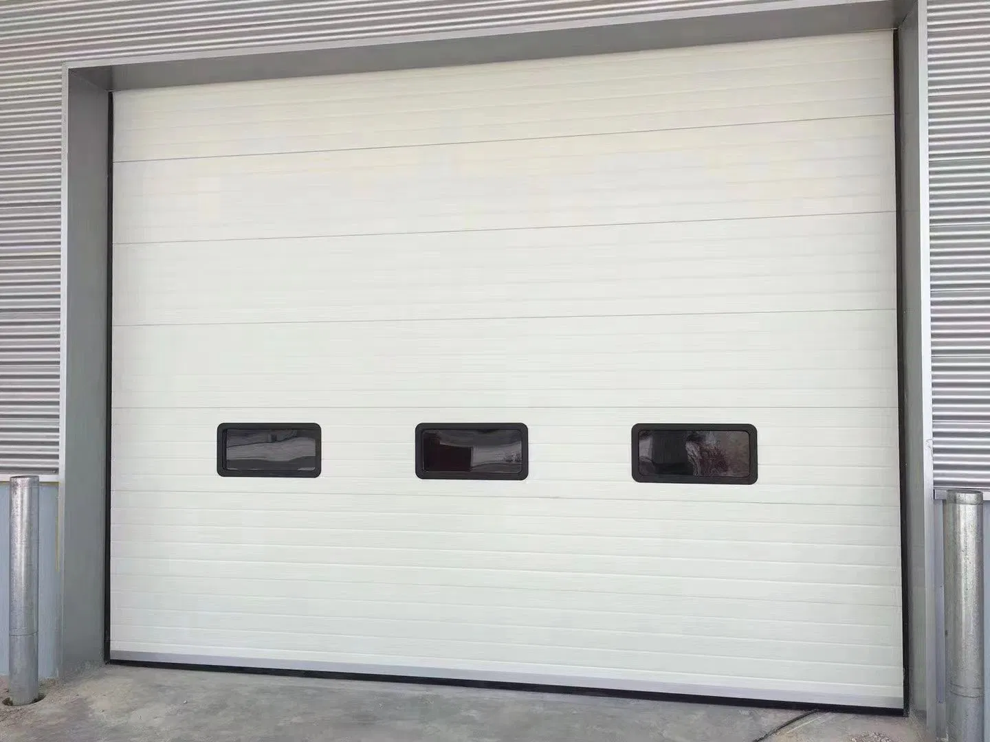 Automatic Industrial Vertical Lift Sliding Overhead Steel Sectional Door with Transparent Windows