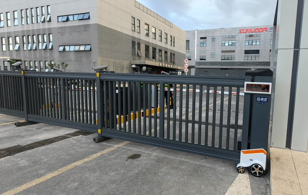 Automatic Aluminium Sliding Telescopic Gate with Modern Design