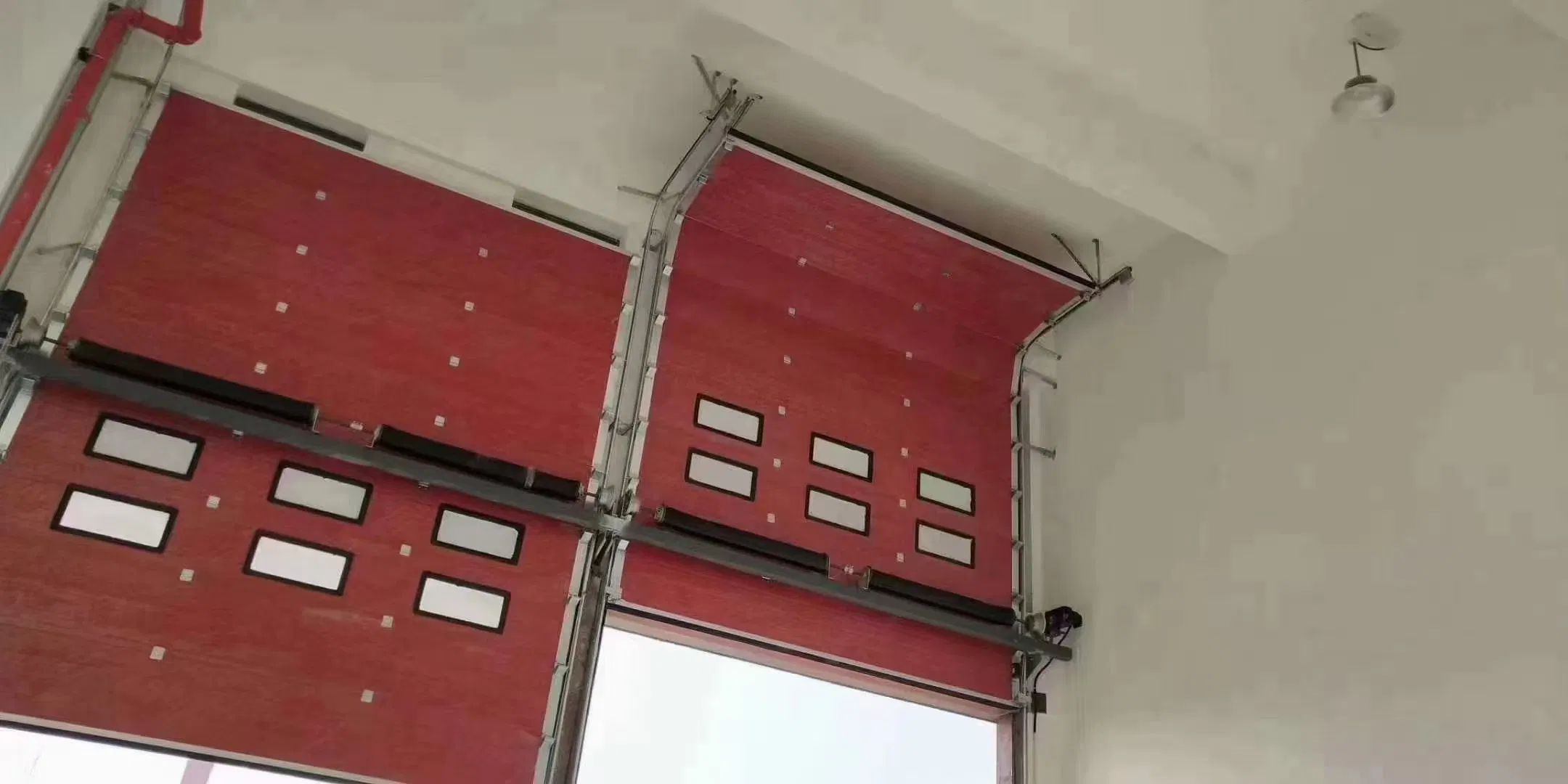 Modern Industrial Sectional Vertical Lift Overhead Garage Doors Automatic Exterior Door