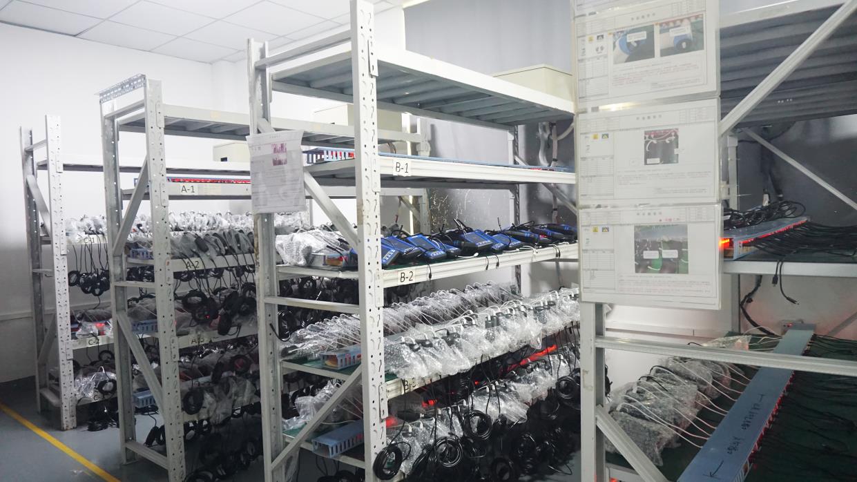 Vuelo Kids Creative Camera aging rack quality control